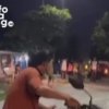 Sejumlah warga menyaksikan situasi tawuran yang terjadi di dekat Gedung PGRI Kecamatan Pebayuran, Kabupaten Bekasi, Minggu (10/5/2026) sore.