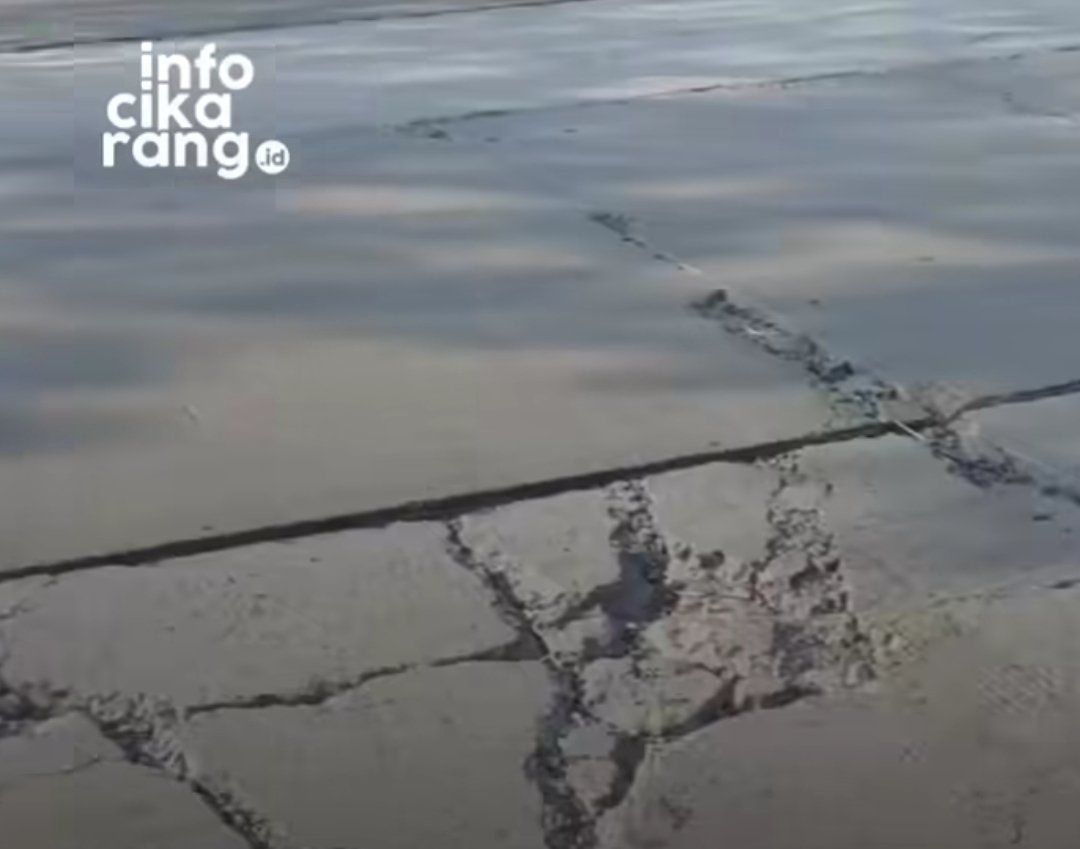 Kondisi lokasi kecelakaan di dekat PT Trusco Nakayama Indonesia yang diduga dipicu jalan berlubang, Selasa (12/5/2026).