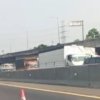 Kepadatan kendaraan terjadi di ruas Tol Jakarta-Cikampek arah Cikampek saat long weekend hingga diberlakukan contraflow dari Km 47 sampai Km 65.