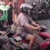 Kondisi Jalan Yos Sudarso Cikarang terlihat licin akibat tumpahan solar yang membentang dari pertigaan SGC hingga area Stasiun Cikarang.