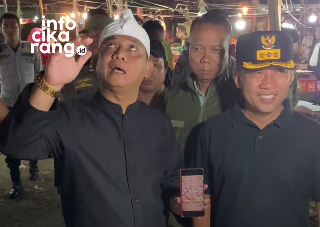 Plt Bupati Bekasi meninjau langsung lokasi kebakaran Gedung Ramayana Pasar Baru Cikarang usai api berhasil dipadamkan sepenuhnya.