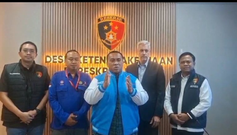 Perwakilan Serikat Pekerja dan manajemen PT Multistrada Arah Sarana sepakat menyelesaikan perselisihan ketenagakerjaan melalui mediasi di Desk Ketenagakerjaan Bareskrim Mabes Polri. Kesepakatan tersebut membuat rencana aksi unjuk rasa 20 Mei 2026 resmi dibatalkan.