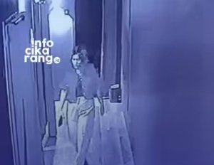 Tangkapan layar video dugaan penganiayaan di lingkungan kerja kawasan Cikarang yang viral di media sosial.