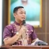 Plt Bupati Bekasi Asep Surya Atmaja melalui tim kuasa hukumnya resmi melaporkan tiga akun media sosial ke Polres Metro Bekasi terkait dugaan penyebaran hoaks dan pencemaran nama baik.