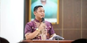 Plt Bupati Bekasi Asep Surya Atmaja melalui tim kuasa hukumnya resmi melaporkan tiga akun media sosial ke Polres Metro Bekasi terkait dugaan penyebaran hoaks dan pencemaran nama baik.