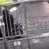 Tangkapan layar rekaman CCTV saat pelaku pencurian motor membuka pagar rumah di kawasan cluster Deltamas dekat AEON, Kabupaten Bekasi.
