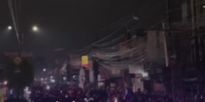 Iring-iringan suporter Viking melakukan konvoi kemenangan Persib Bandung di kawasan Cikarang, Sabtu (23/5/2026).