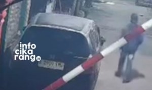 Rekaman CCTV memperlihatkan terduga pelaku pencurian sepeda motor saat beraksi di kawasan Pondok Tanah Mas, Cibitung, Selasa (26/5/2026) dini hari.