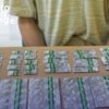 Petugas Polsek Babelan saat mengamankan pelaku beserta barang bukti obat keras jenis Tramadol di wilayah Babelan, Kabupaten Bekasi.