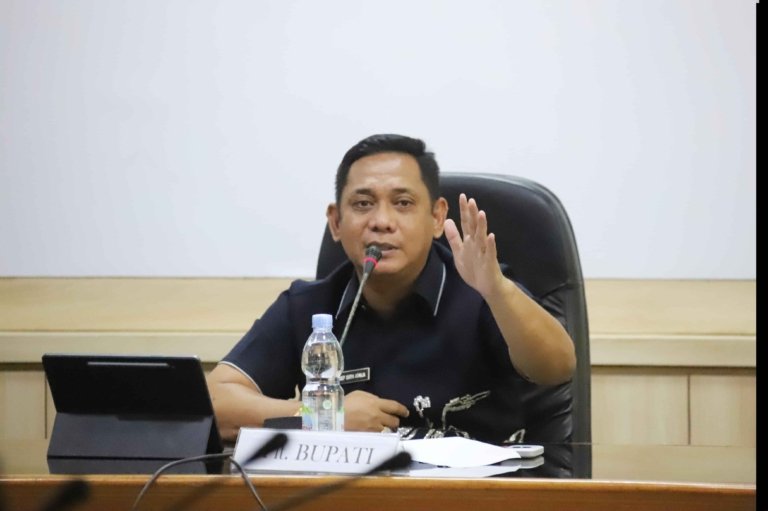 Pemkab Bekasi mulai menyiapkan penataan Pasar Tumpah Cikarang melalui langkah jangka pendek hingga pembangunan pasar modern secara bertahap.