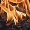 Petugas Dinas Pemadam Kebakaran dan Penyelamatan Kabupaten Bekasi berupaya memadamkan kobaran api yang menghanguskan satu unit rumah warga di Kampung Kepuh, Desa Jayabakti, Kecamatan Cabangbungin, Kamis (28/5/2026) dini hari.