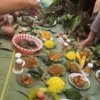 Warga Desa Cibening, Kecamatan Setu, Kabupaten Bekasi mengikuti tradisi Babarit dengan membawa berbagai hidangan khas sebagai bentuk rasa syukur menyambut Bulan Muharam.