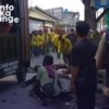 Petugas dan warga berada di lokasi kejadian setelah seorang kru odong-odong diduga tersengat kabel listrik saat melintas di wilayah Cikarang, Selasa (2/6/2026).