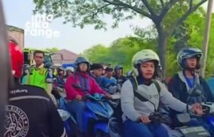 Kemacetan panjang terjadi di sekitar kawasan SPM pada Rabu pagi (3/6/2026). Antrean kendaraan terlihat mengular dan menyebabkan arus lalu lintas tersendat.