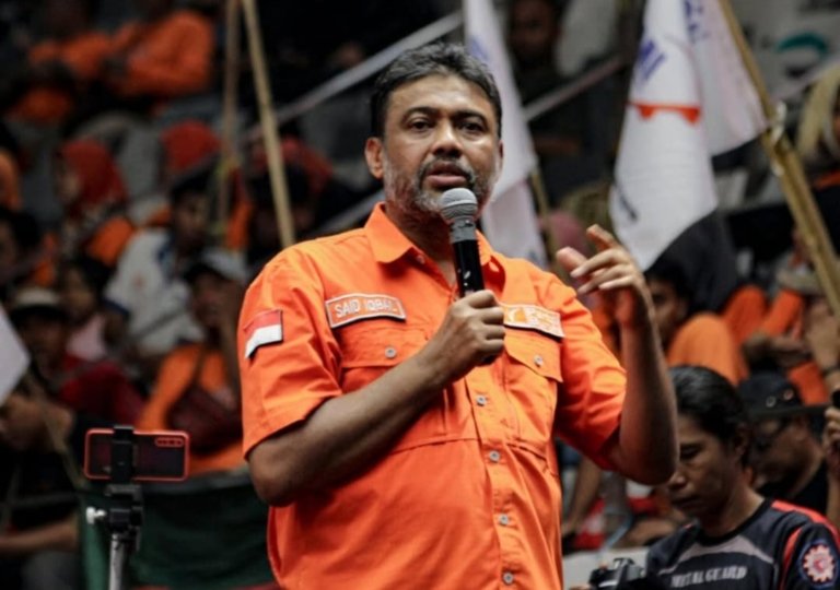 Presiden KSPI dan Partai Buruh, Said Iqbal, disebut berpeluang bergabung dalam Kabinet Merah Putih pemerintahan Presiden Prabowo Subianto. Hingga kini, pembahasan terkait posisi yang akan ditempatinya masih dalam tahap diskusi di lingkungan Istana.