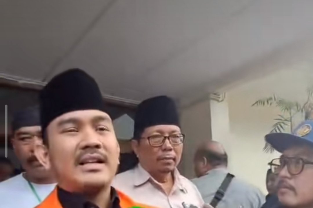 Ade Kuswara Kunang memberikan keterangan kepada awak media usai menjalani sidang lanjutan kasus dugaan ijon proyek di Pengadilan Tipikor Bandung.