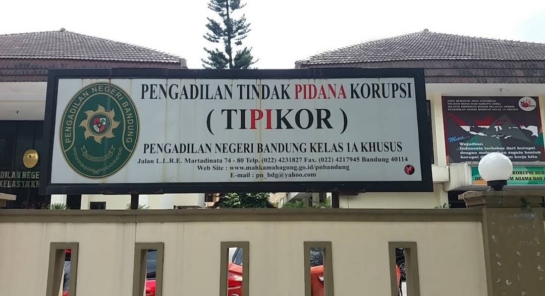 Persidangan kasus dugaan korupsi dan pengaturan proyek di Kabupaten Bekasi kembali mengungkap sejumlah fakta baru. Jaksa KPK menyoroti dugaan keterkaitan antara pertemuan sejumlah pihak dengan realisasi puluhan paket pekerjaan infrastruktur.