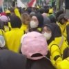 Mahasiswa dari berbagai BEM di Jabodetabek menggelar aksi demonstrasi di kawasan Jalan Jenderal Sudirman, Jakarta, sambil menyuarakan lima tuntutan kepada pemerintah, Jumat (12/6/2026).