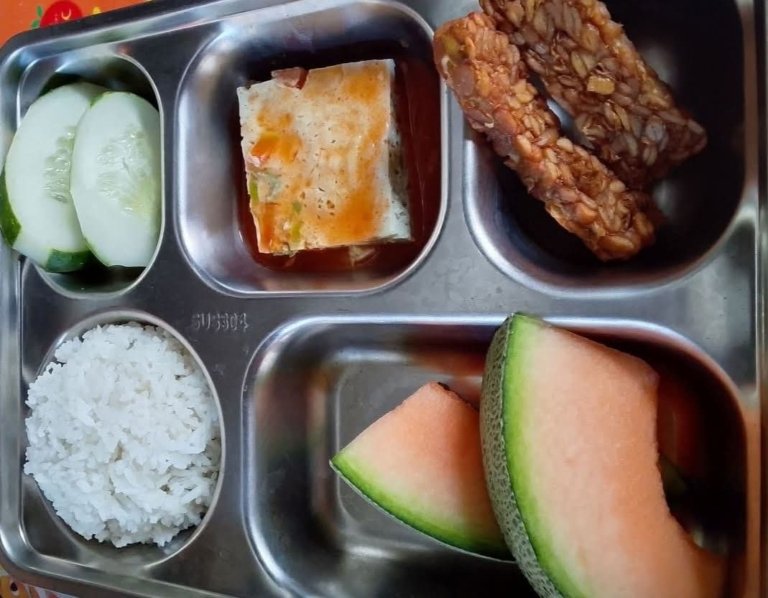 Kepala Kejaksaan Negeri Kabupaten Bekasi, Semeru, menegaskan komitmen Kejari dalam mengawasi pelaksanaan Program Makan Bergizi Gratis (MBG) agar berjalan transparan dan tepat sasaran.