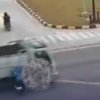 Suasana di lokasi kecelakaan antara truk dan sepeda motor di lampu merah Jalan Ganesha Boulevard, Kota Deltamas, Kecamatan Cikarang Pusat, Kabupaten Bekasi.