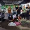 Rekaman CCTV memperlihatkan detik-detik para terduga pelaku meninggalkan lokasi usai diduga mencuri tas berisi uang tunai Rp35 juta dari dalam mobil yang terparkir di Desa Jayasampurna, Kecamatan Serang Baru, Kabupaten Bekasi.