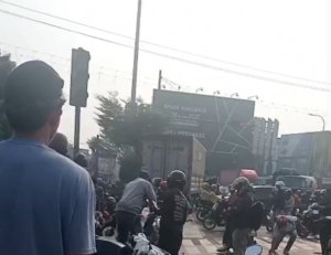 Kondisi Simpang Unisma, Kota Bekasi. Dinas Perhubungan mengungkap kamera CCTV di lokasi kecelakaan truk ekspedisi dan enam sepeda motor dalam kondisi blackout.