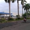Massa buruh dari Federasi Serikat Pekerja Global Indonesia (FSPGI) menggelar aksi unjuk rasa di depan gerbang PT Indonesia Epson Industry, kawasan industri EJIP, Cikarang Selatan.