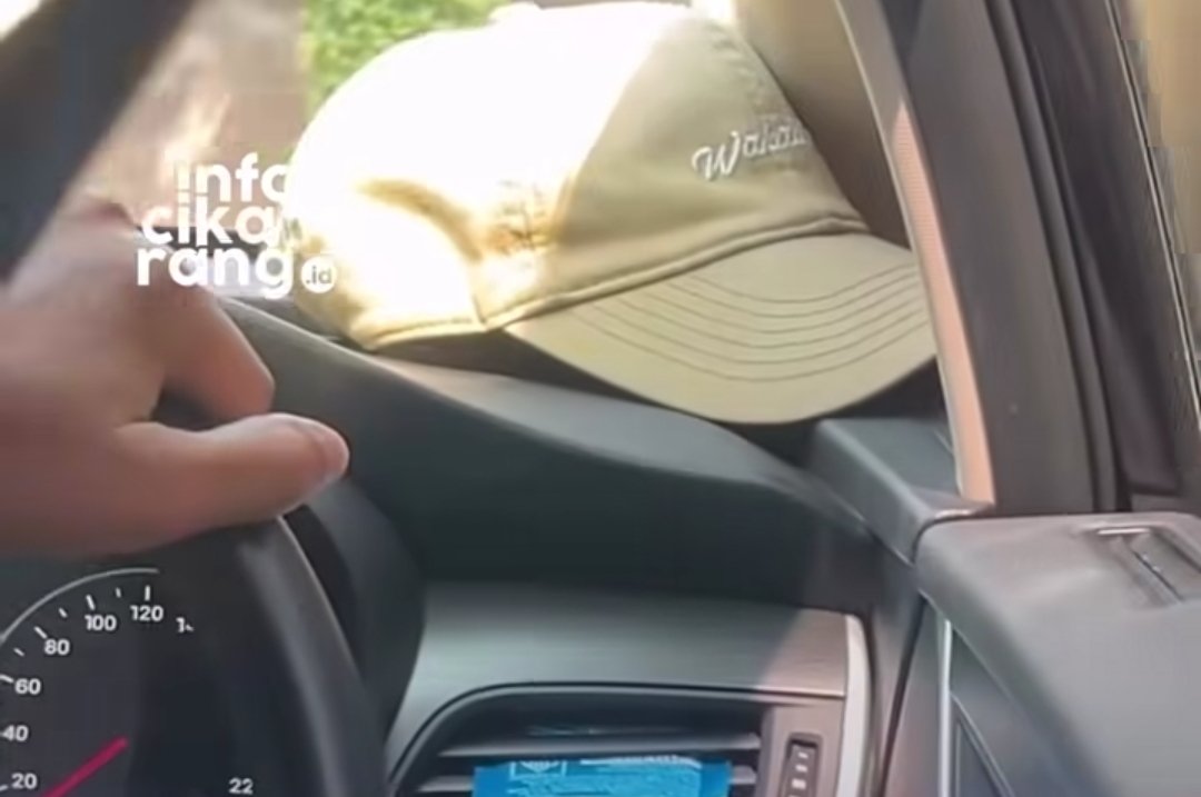 Ilustrasi interior mobil taksi online. Seorang pengemudi viral karena menggunakan pewangi pakaian sebagai pengharum kabin mobil yang membuat penumpang terkesan.