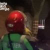 Ilustrasi driver ojek online perempuan yang sedang membawa penumpang anak. Aksi perjuangan ibu di Bandung menjadi sorotan dan viral di media sosial.
