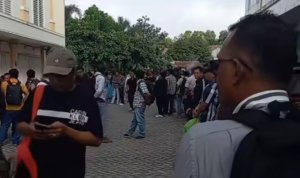 Ilustrasi kawasan industri di Kabupaten Bekasi. Sekitar puluhan ribu pekerja disebut berada di ambang efisiensi akibat tekanan biaya produksi dan gejolak ekonomi global.