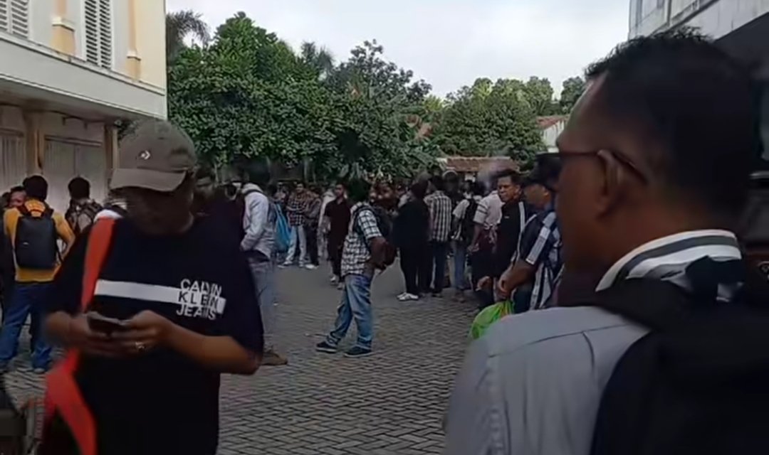 Ilustrasi kawasan industri di Kabupaten Bekasi. Sekitar puluhan ribu pekerja disebut berada di ambang efisiensi akibat tekanan biaya produksi dan gejolak ekonomi global.