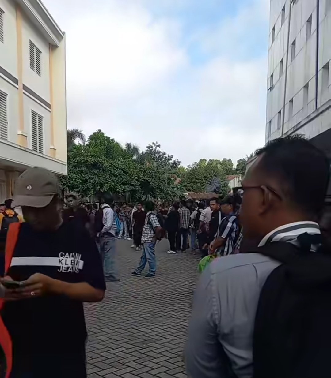 Ilustrasi kawasan industri di Kabupaten Bekasi. Sekitar puluhan ribu pekerja disebut berada di ambang efisiensi akibat tekanan biaya produksi dan gejolak ekonomi global.