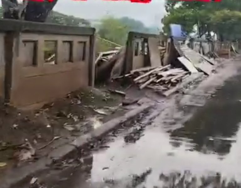 Ilustrasi bangunan liar di pinggir jalan kawasan Kalimalang, Cikarang Selatan, Kabupaten Bekasi. Warga menyoroti kemunculan kembali bangunan semi permanen usai penertiban dilakukan.