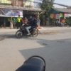 Petugas kepolisian melakukan olah TKP di lokasi kecelakaan maut yang menewaskan seorang pengendara sepeda motor setelah terlindas truk di Jalan Raya Tegal Danas, Cikarang Pusat, Kabupaten Bekasi, Jumat (3/7/2026).