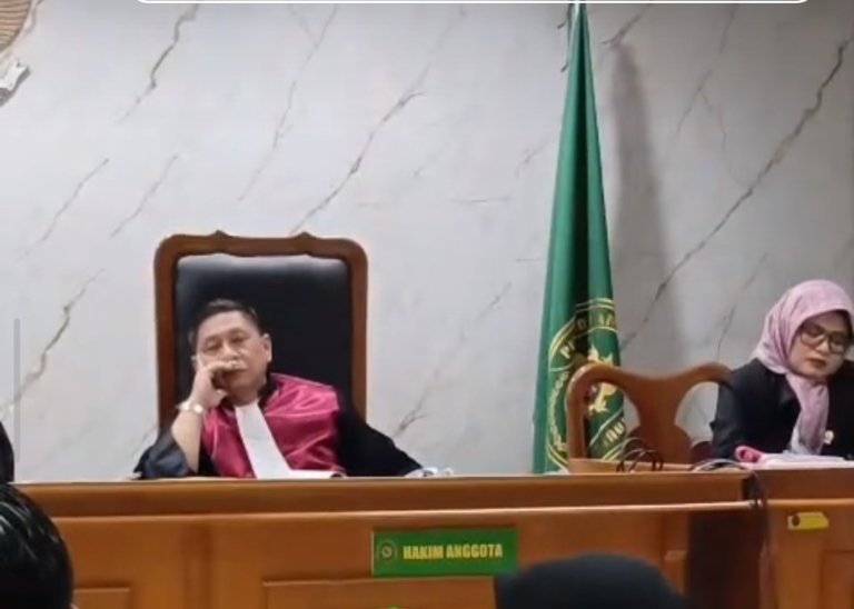 Sidang lanjutan perkara dugaan suap dan gratifikasi proyek di Pengadilan Tipikor Bandung menghadirkan saksi yang menjelaskan asal-usul uang Rp200 juta yang disita KPK dari kediaman Ade Kuswara Kunang.