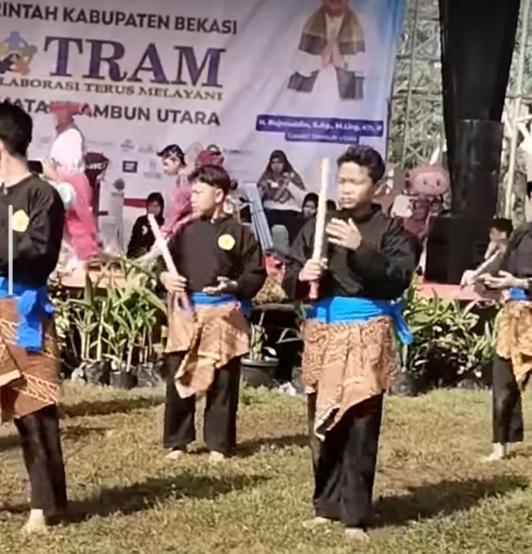 Pertunjukan seni tradisional Ujungan Bekasi yang kini resmi ditetapkan sebagai Warisan Budaya Takbenda Indonesia oleh Kementerian Kebudayaan Republik Indonesia.
