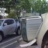 Truk box terguling di Jalan Pemuda, kawasan Rawamangun, Kecamatan Pulo Gadung, Jakarta Timur, Kamis (16/7/2026). Peristiwa tersebut menyebabkan arus lalu lintas menuju Jalan Pramuka mengalami perlambatan.