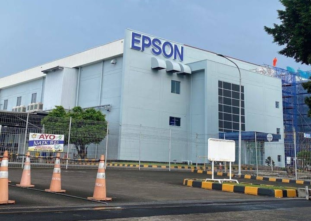 Kuasa hukum Koperasi Karyawan PT Epson Indonesia memberikan keterangan terkait laporan dugaan penggelapan dana koperasi sekitar Rp3 miliar di Polres Metro Bekasi. Kasus ini masih dalam tahap penyelidikan