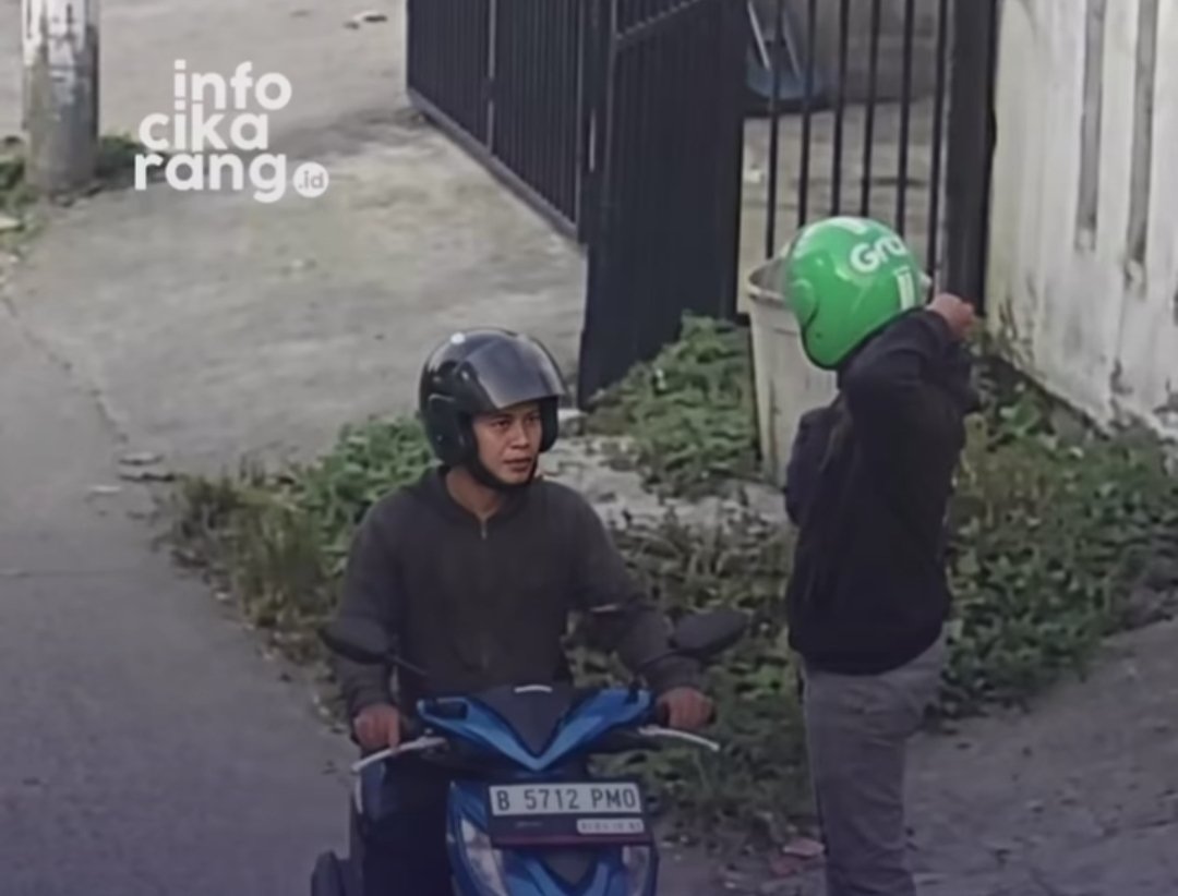 Rekaman CCTV memperlihatkan terduga pelaku pencurian sepeda motor di kawasan Mega Regency, Kabupaten Bekasi, saat beraksi pada Kamis (16/7/2026)