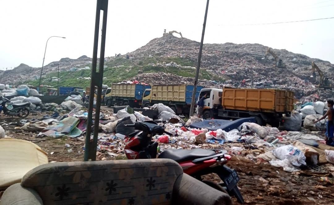 Kondisi TPA Burangkeng, Kabupaten Bekasi, yang dipersiapkan menjadi lokasi pembangunan fasilitas Pengolahan Sampah menjadi Energi Listrik (PSEL).