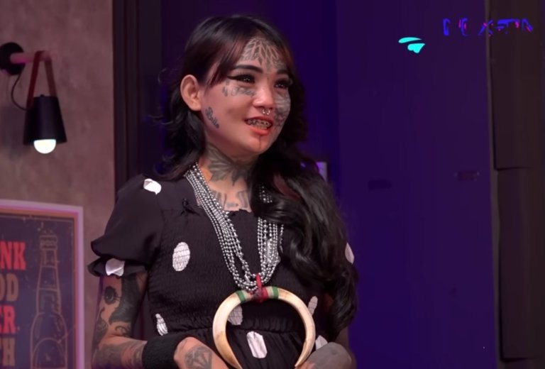 Selebgram DRA alias Mondy Tatto bersama seorang rekannya ditetapkan sebagai tersangka kasus pengeroyokan yang menjadi bagian dari rangkaian peristiwa tewasnya FA di Cikarang Barat.
