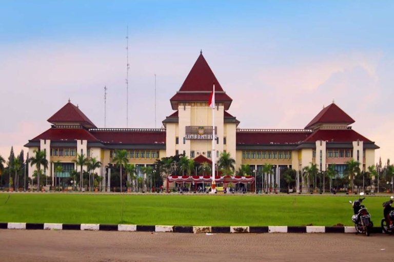 Ilustrasi pelaksanaan Pilkades Serentak 2026 di Kabupaten Bekasi. Pemkab Bekasi mulai menerapkan sistem pemungutan suara hibrida dengan menghadirkan satu TPS Digital di setiap desa.