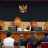 Suasana sidang lanjutan dugaan korupsi ijon proyek di Pengadilan Tipikor Bandung yang menghadirkan dua saksi ahli dari bidang hukum pidana dan hukum perdata.