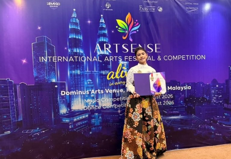 Firyal saat menunjukkan kemampuannya di ajang internasional. Prestasinya menjadi kebanggaan sekaligus motivasi bagi generasi muda Indonesia untuk terus mengembangkan bakat sejak dini.