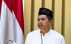 Gubernur Jawa Barat Dedi Mulyadi menyampaikan sambutan dalam peringatan Hari Jadi Kabupaten Bekasi ke-76 di Gedung DPRD Kabupaten Bekasi, Sabtu (16/8/2026).