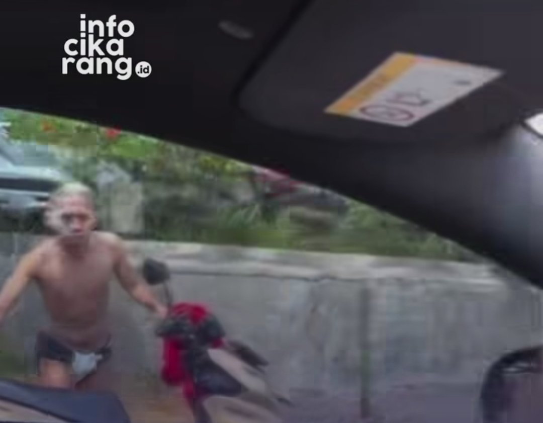Heboh! Pengendara Motor Berkostum Tuyul Melintas di Siang Bolong Surabaya, Videonya Viral di Media Sosial