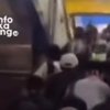 Suasana penumpang berdesakan saat menaiki tangga di Stasiun Tambun, Kamis (13/8/2026).