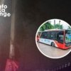 Pengguna Transjakarta menunggu bus di kawasan Cikarang. Minimnya halte dan penerangan di sejumlah titik menjadi keluhan warga, terutama saat malam hari.