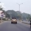Kecelakaan lalu lintas terjadi di Jalan Pantura Kedungwaringin, Bekasi, Minggu pagi (16/8/2026). Warga menyebut mobil diduga berbelok mendadak di lokasi kejadian.