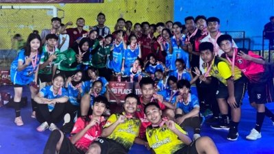 Caption Foto: Bhagasasi Futsal U16 Putra dan Putri berhasil meraih Juara 3 Liga AAFI Kabupaten Bekasi 2026 pada Grand Final di GOR Grand Wisata, Tambun.